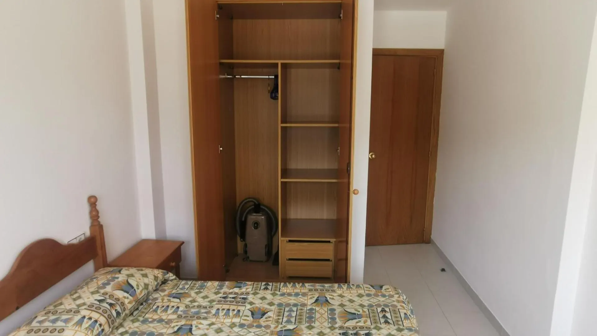 Apartamento Encantador Cerca De La Playa Con Terraza En Llanca, Sant Carles - Es-89-119 Apartman
